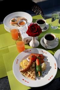 Makanan di atau berdekatan hotel