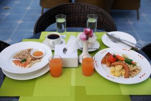 Makanan di atau berdekatan hotel