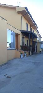 an empty parking lot in front of a building at APPARTAMENTO JLENIA in Cisterna di Latina