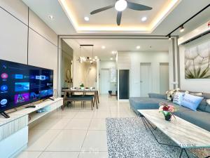 TV a/nebo společenská místnost v ubytování Melaka Ong Kim Wee Residences by Stayrene