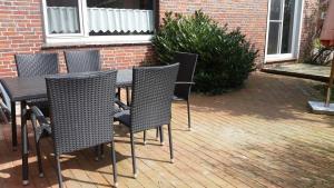 a group of chairs and a table on a patio at Terrassenwohnung Wangerooge in Hooksiel