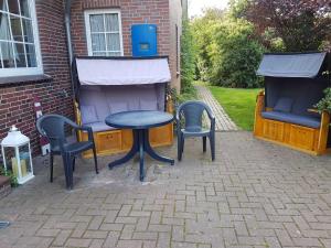 a table and chairs sitting on a patio at Terrassenwohnung Wangerooge in Hooksiel