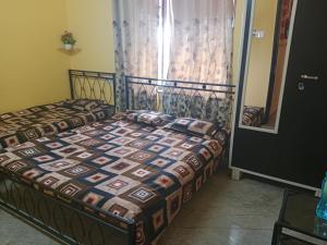 Katil atau katil-katil dalam bilik di Fulora Guest House only Family Welcomed