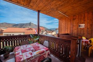 a balcony with a table and a view of a mountain at Guesthouse Mtskheta-Kapanadze in Mtskheta