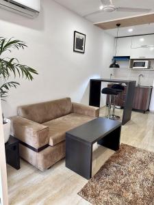 Dapur atau dapur kecil di Flock Hotel I Golf Course Road Near Dlf Phase 1 Metro station I Gurugram