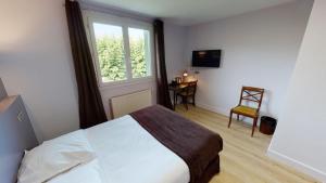 TV a/nebo společenská místnost v ubytování Logis Auberge Saint Simond