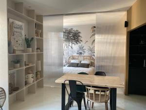 Fotografie z fotogalerie ubytování Appartement cosy, Gare 5 minutes et Home cinéma v destinaci Nantes