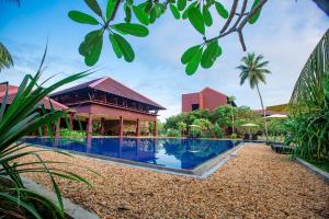 Bazén v ubytování Celestia Ayurveda Resort nebo v jeho okolí