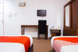 Postel nebo postele na pokoji v ubytování OYO 90037 The 7 Lodge Tambunan