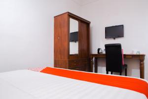 TV a/nebo společenská místnost v ubytování OYO 90037 The 7 Lodge Tambunan
