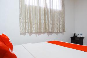 Postel nebo postele na pokoji v ubytování OYO 90037 The 7 Lodge Tambunan