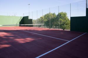 a tennis court with a net on top of it at CORTIJO RURAL LA MARISCALA in Jerez de la Frontera
