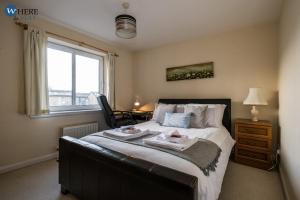 a bedroom with a bed with two dishes on it at Warm 3 bed Apartment Aberdeen in Aberdeen
