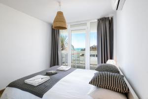 Posteľ alebo postele v izbe v ubytovaní Marisol Beach Marbella and Sea View Apartment