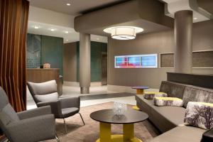 Posezení v ubytování SpringHill Suites Ewing Township Princeton South