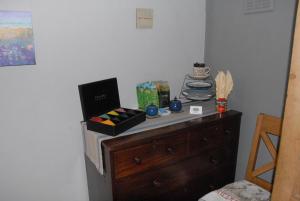 a room with a wooden dresser with items on it at Bed and breakfast The Old Smithy in Knaresborough