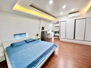a bedroom with a large bed in a room at Daisy homestay & apartment in Hai Phong