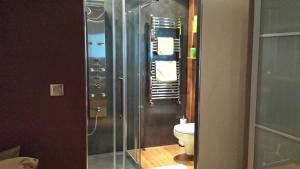 Koupelna v ubytování Chambre double accueillante avec douche privative