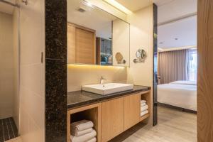 Rúm í herbergi á Guide Hotel Taichung Ziyou