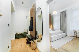 Posteľ alebo postele v izbe v ubytovaní Cozy Wenceslas square 700m Apartment, Prague