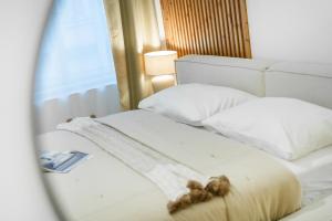 Posteľ alebo postele v izbe v ubytovaní Cozy Wenceslas square 700m Apartment, Prague