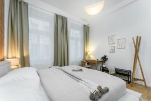 Posteľ alebo postele v izbe v ubytovaní Cozy Wenceslas square 700m Apartment, Prague