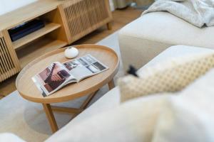 Posteľ alebo postele v izbe v ubytovaní Cozy Wenceslas square 700m Apartment, Prague