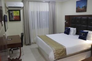 Katil atau katil-katil dalam bilik di Golden Tulip Hotel- Evergreen Port Harcourt