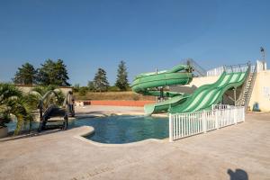 a water slide at a water park at Camping le Lac de Thoux in Saint-Cricq