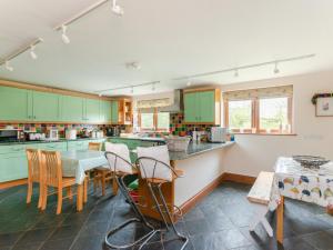 Η κουζίνα ή μικρή κουζίνα στο 6 Bed in Woodstock CC028