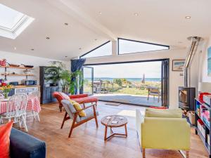 a living room with a view of the ocean at 2 Bed in Whitstable WCC19 in Whitstable