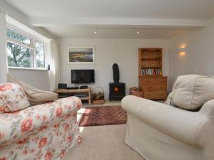 a living room with a couch and a fire place at 2 Bed in Beaminster 63136 in Stoke Abbott