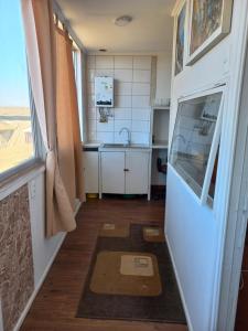 a small kitchen with a sink and a counter at Apartamento por dia in Viña del Mar
