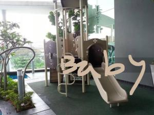 un parco giochi per bambini con scivolo e altalena di 021-6 Sweet Home-Casa Residency a Kuala Lumpur