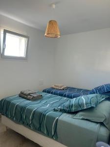 เตียงในห้องที่ Mini Villa vue mer