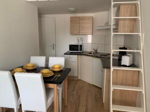 Kuchnia lub aneks kuchenny w obiekcie Raisa Apartments Lerchenfelder Gürtel 30