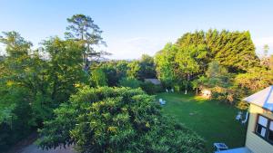 an aerial view of a yard with trees at Leura House in Leura