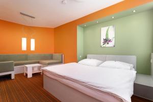 Posteľ alebo postele v izbe v ubytovaní Hotel Koruna