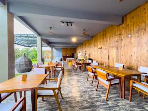 Restoranas ar kita vieta pavalgyti apgyvendinimo įstaigoje Mazarine Surf Suites Hiriketiya