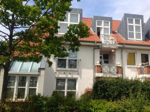 a white house with an orange roof at Bella Boltenhagen in Boltenhagen