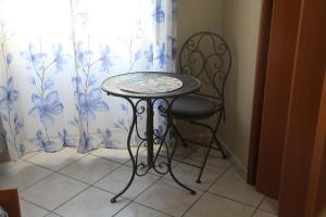 a table and a chair next to a window at Il Principe di Napoli in Benevento