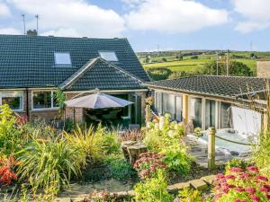 a house with a garden and an umbrella at 2 Bed in Thornton 75164 in Thornton