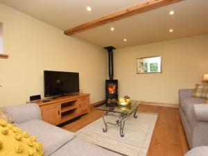 a living room with a tv and a fireplace at 2 Bed in Peebles 76383 in West Linton