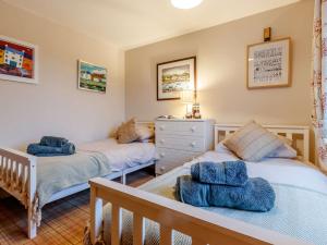 a bedroom with two beds and a dresser at 2 Bed in Crail CA006 in Crail