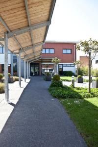 a walkway in front of a building at Best Western H&ocirc;tel De La Cit&eacute; & Spa in Gu&eacute;rande