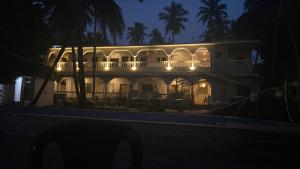 Budova, kde se penzion nachází + 23 fotografií