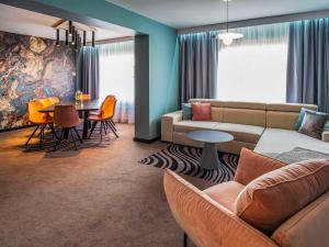 Posedenie v ubytovaní Novotel Katowice Centrum