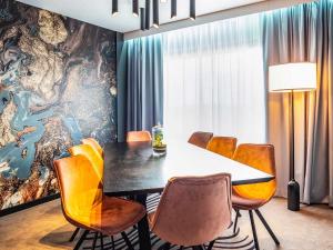 Posedenie v ubytovaní Novotel Katowice Centrum