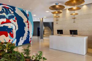 Lobby alebo recepcia v ubytovaní Vienna House by Wyndham Andel's Cracow