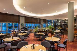 Reštaurácia alebo iné gastronomické zariadenie v ubytovaní Vienna House by Wyndham Andel's Cracow
